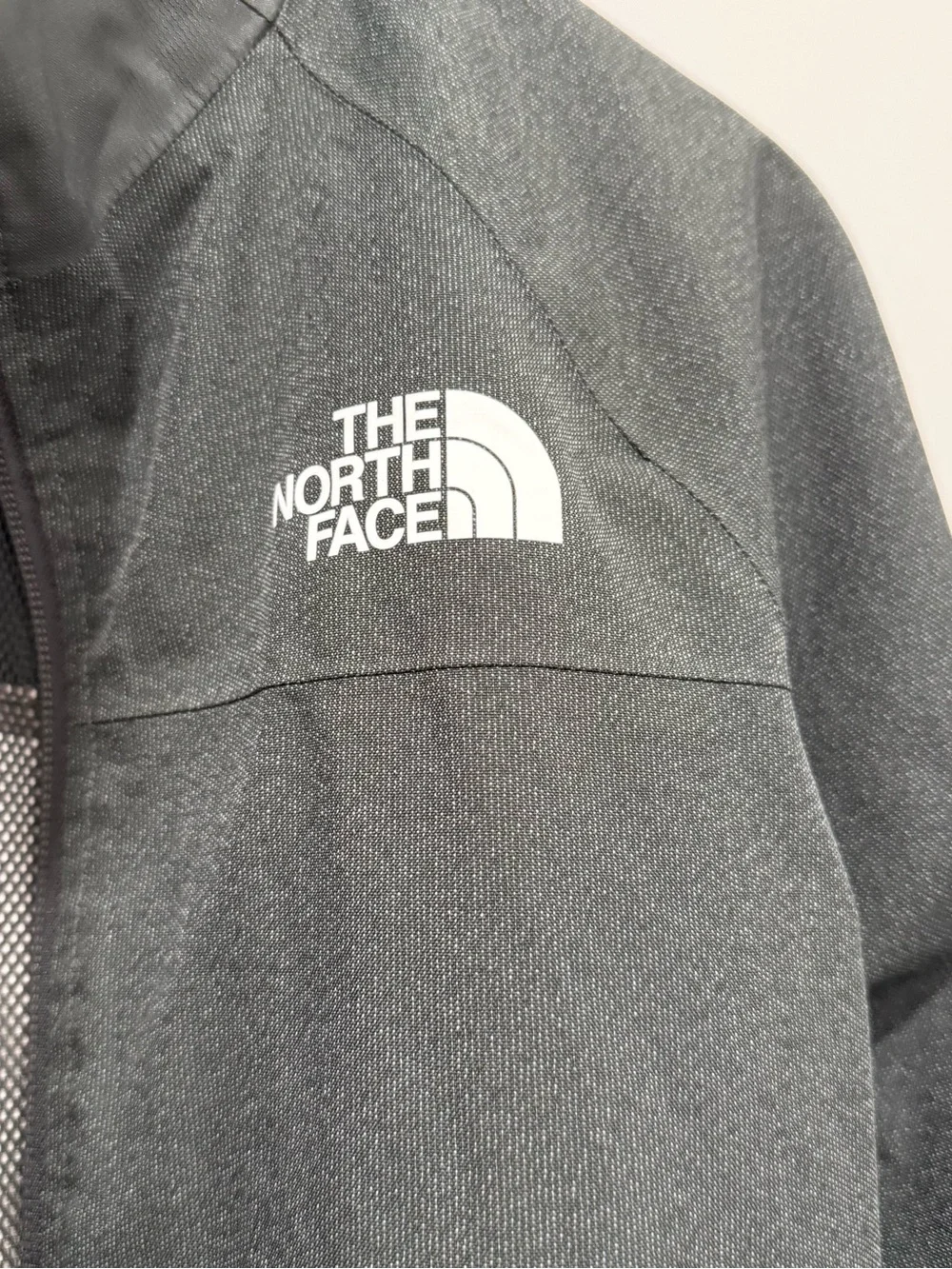 The North Face Boys sz 10/12 Hooded Raincoat in Charcoal Gray